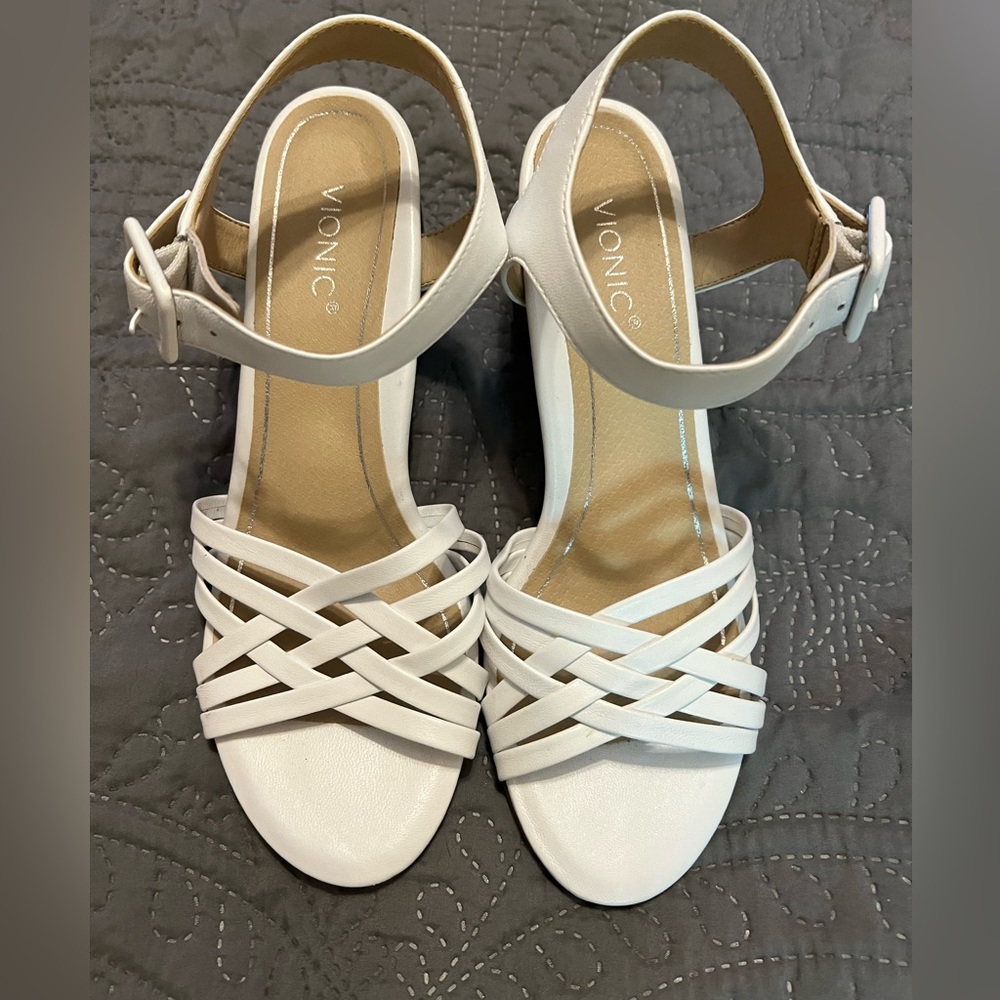 Vionic Peony sandals